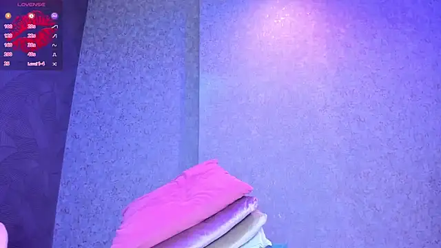 Snapshot of VanessaKalo chatting on November 27, 1:29 am VanessaKalo online show from November 27, 1:29 am