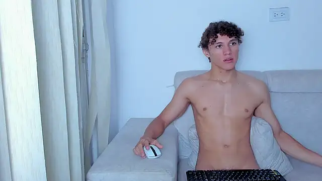 Snapshot of laurent_nova chatting on January 21, 9:13 am laurent nova online show from January 21, 9:13 am