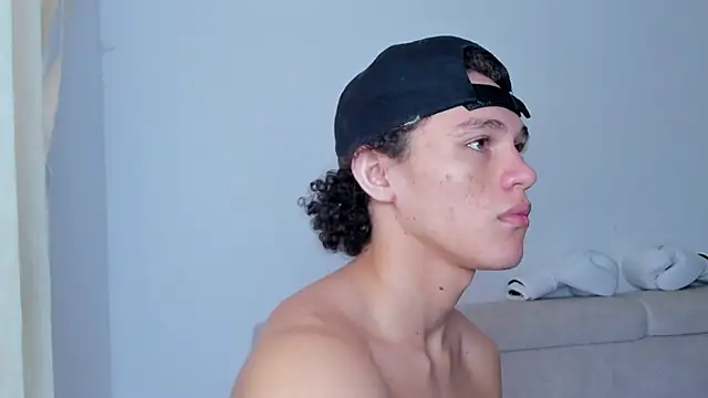 Snapshot of laurent_nova chatting on January 27, 2:35 pm laurent nova online show from January 27, 2:35 pm