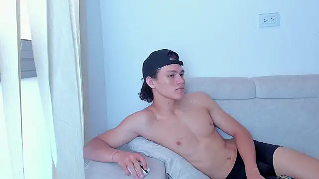 Snapshot of laurent_nova chatting on January 28, 7:21 pm laurent nova online show from January 28, 7:21 pm