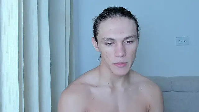 Snapshot of laurent_nova chatting on February 7, 3:01 am laurent nova online show from February 7, 3:01 am