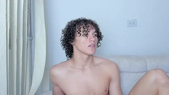 Snapshot of laurent_nova chatting on February 13, 10:12 am laurent nova online show from February 13, 10:12 am