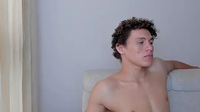 Snapshot of laurent_nova chatting on February 15, 2:22 pm laurent nova online show from February 15, 2:22 pm