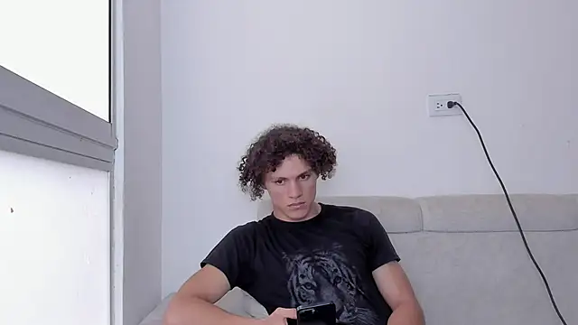 Snapshot of laurent_nova chatting on February 18, 5:42 pm laurent nova online show from February 18, 5:42 pm