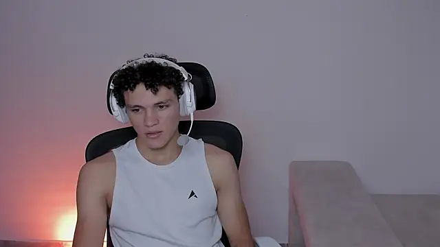 Snapshot of laurent_nova chatting on September 8, 6:18 pm laurent nova online show from September 8, 6:18 pm