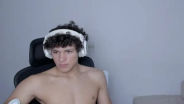 Snapshot of laurent_nova chatting on November 9, 7:17 am laurent nova online show from November 9, 7:17 am