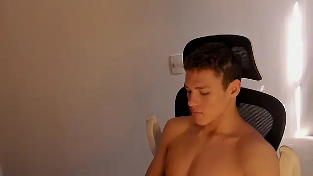 laurent nova online show from February 16, 7:10 pm