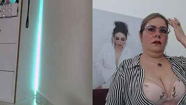 Snapshot of zehra_sanem chatting on February 24, 9:41 pm zehra sanem online show from February 24, 9:41 pm