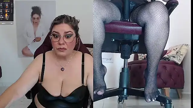 Snapshot of zehra_sanem chatting on September 12, 10:43 pm zehra sanem online show from September 12, 10:43 pm