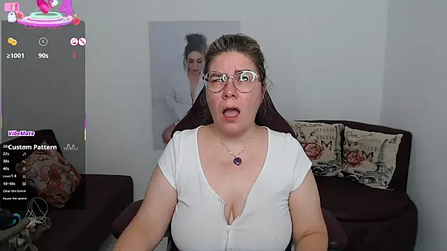 Snapshot of zehra_sanem chatting on November 8, 10:48 am zehra sanem online show from November 8, 10:48 am