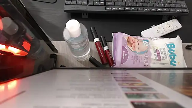 Snapshot of zehra_sanem chatting on November 18, 5:28 pm zehra sanem online show from November 18, 5:28 pm