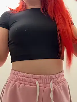 Snapshot of Holly-Glamour chatting on October 4, 1:14 am Holly-Glamour online show from October 4, 1:14 am