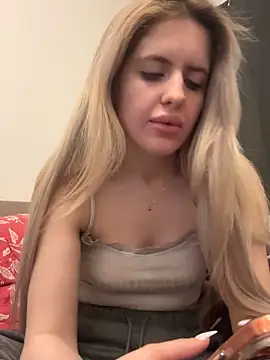 Holly-Glamour online show from March 15, 7:25 am