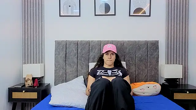 Luciana Ortiz1 online show from January 19, 1:26 pm