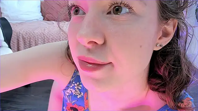 Viktoria Oliverr online show from March 19, 7:40 am