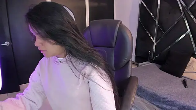 Ivanna18 x online show from November 7, 3:50 am