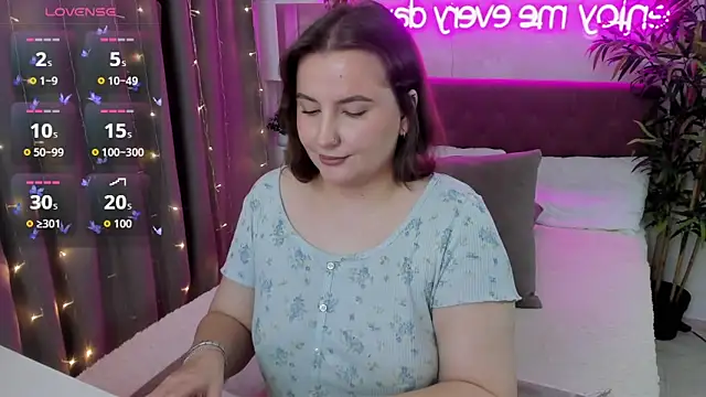 FeralPeach online show from September 12, 5:29 am