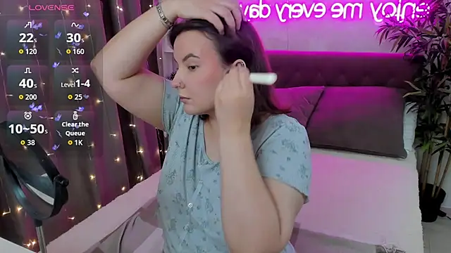 FeralPeach online show from October 3, 5:15 am