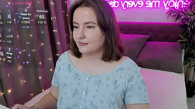 FeralPeach online show from October 18, 5:10 am