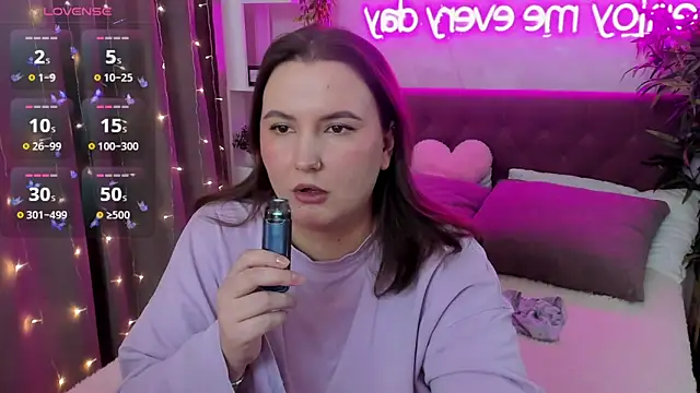 FeralPeach online show from March 22, 6:28 am