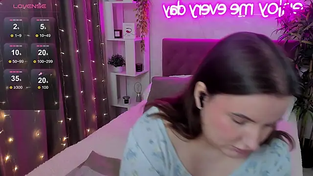 FeralPeach online show from May 27, 5:37 am