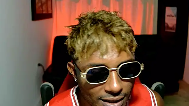 Snapshot of Black_indiian chatting on November 27, 5:37 pm Black indiian online show from November 27, 5:37 pm