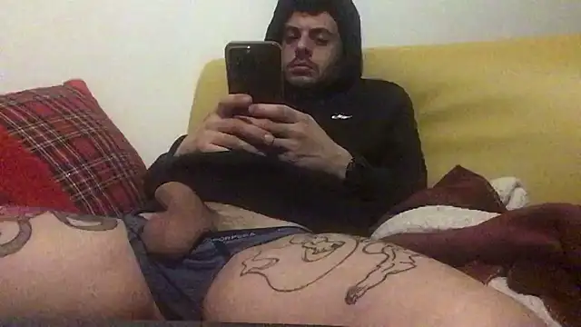 Snapshot of DragonPink chatting on January 25, 2:37 am DragonPink online show from January 25, 2:37 am