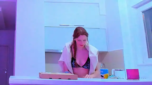 Snapshot of Alyssa_Smitt chatting on October 4, 12:08 am Alyssa Smitt online show from October 4, 12:08 am