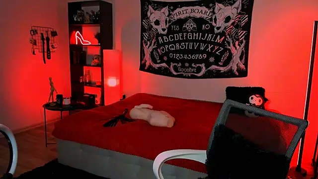 Snapshot of Magic_Allie chatting on February 4, 6:47 pm Magic Allie online show from February 4, 6:47 pm