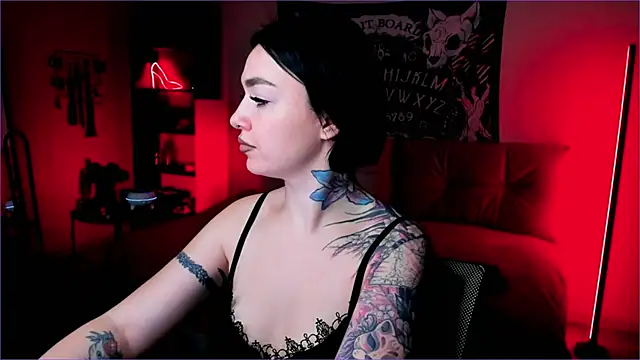 Snapshot of Magic_Allie chatting on February 18, 6:48 pm Magic Allie online show from February 18, 6:48 pm