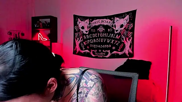 Snapshot of Magic_Allie chatting on February 27, 6:19 pm Magic Allie online show from February 27, 6:19 pm