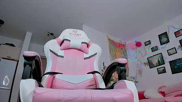 Mia Madden online show from December 24, 2:21 am