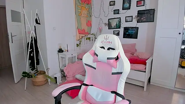 Mia Madden online show from January 11, 5:20 am