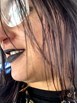 Snapshot of SafeinouterSpace chatting on December 21, 7:10 pm SafeinouterSpace online show from December 21, 7:10 pm