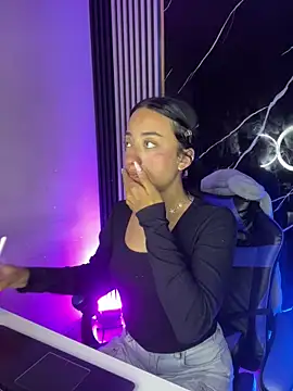 Snapshot of Ady_18 chatting on December 17, 8:15 pm Ady 18 online show from December 17, 8:15 pm