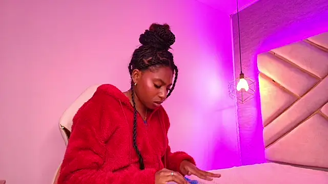 Queen perla  online show from March 22, 4:15 pm