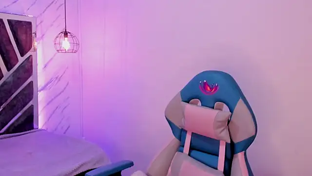 Queen perla  online show from September 10, 12:05 pm