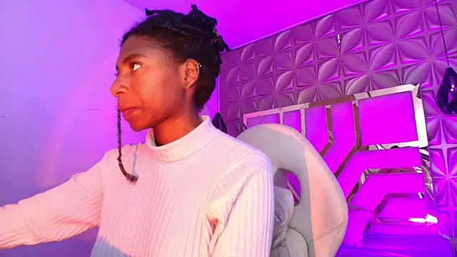 Queen perla  online show from April 15, 12:12 pm