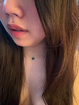 Snapshot of Hotellinh12 chatting on May 11, 2:45 pm Hotellinh12 online show from May 11, 2:45 pm