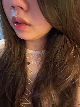 Snapshot of Hotellinh12 chatting on May 13, 3:53 pm Hotellinh12 online show from May 13, 3:53 pm