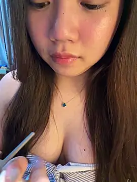 Snapshot of Hotellinh12 chatting on June 10, 3:55 pm Hotellinh12 online show from June 10, 3:55 pm