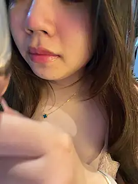 Snapshot of Hotellinh12 chatting on June 11, 4:49 pm Hotellinh12 online show from June 11, 4:49 pm