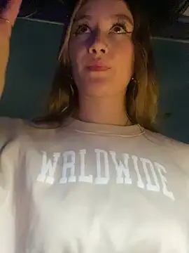 Snapshot of MaryDeniro chatting on March 15, 3:51 am MaryDeniro online show from March 15, 3:51 am