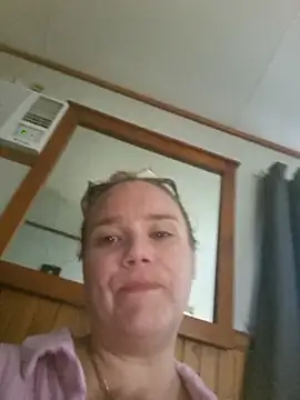 Snapshot of Off_the_Lesh chatting on November 8, 7:08 am Off the Lesh online show from November 8, 7:08 am