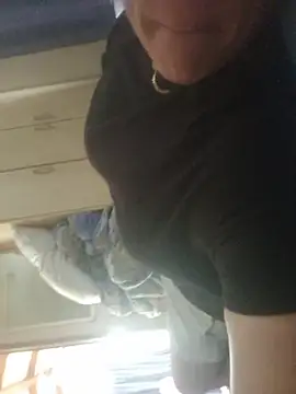 Snapshot of Off_the_Lesh chatting on November 21, 12:32 am Off the Lesh online show from November 21, 12:32 am