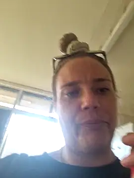 Snapshot of Off_the_Lesh chatting on December 17, 7:31 pm Off the Lesh online show from December 17, 7:31 pm