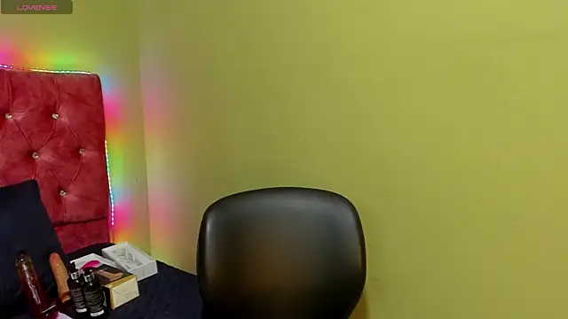 blue violette  online show from October 18, 7:47 pm