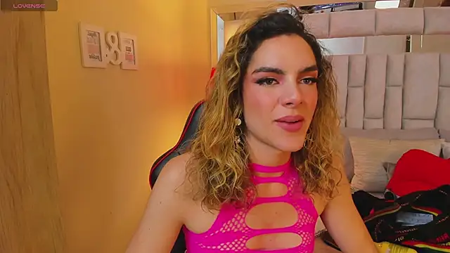Snapshot of mariiahneedles chatting on January 23, 1:19 am mariiahneedles online show from January 23, 1:19 am