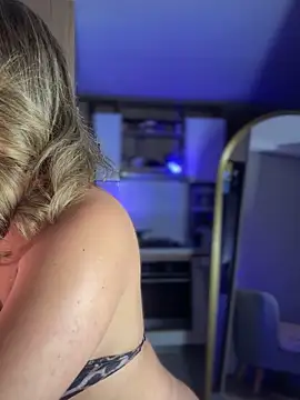 Snapshot of SaraFerreira chatting on October 22, 1:17 am SaraFerreira online show from October 22, 1:17 am