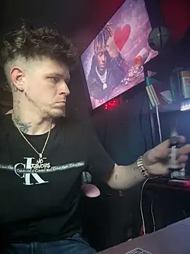 Snapshot of traejddd chatting on June 1, 12:51 pm traejddd online show from June 1, 12:51 pm